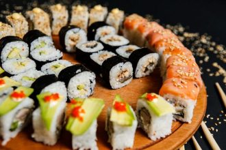 Tipos de sushi, sus ingredientes y proceso de preparación.