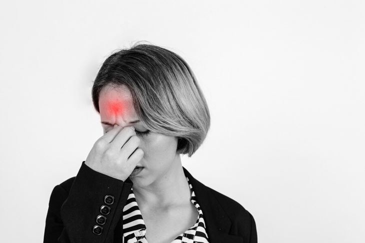 Razones de la migraña o jaqueca y remedios caseros para combatirla.